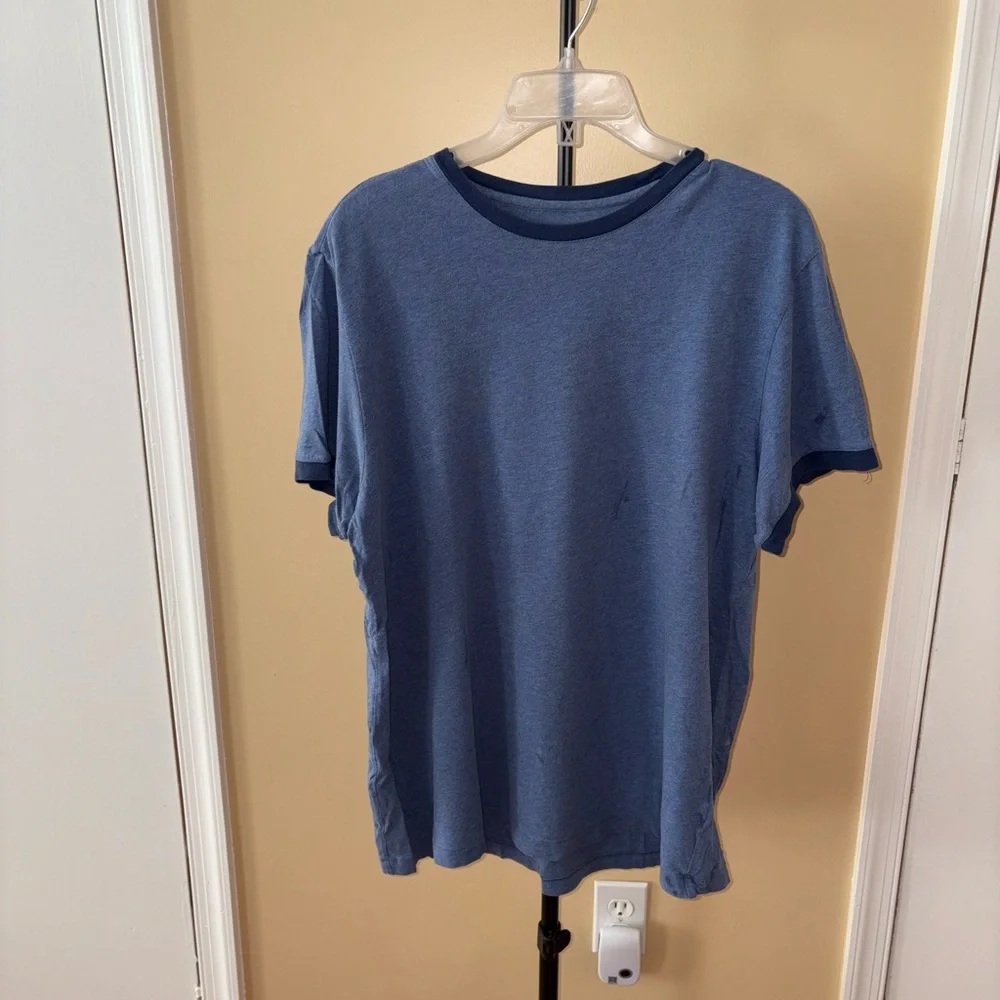 Men’s Banana Republic Blue Tee